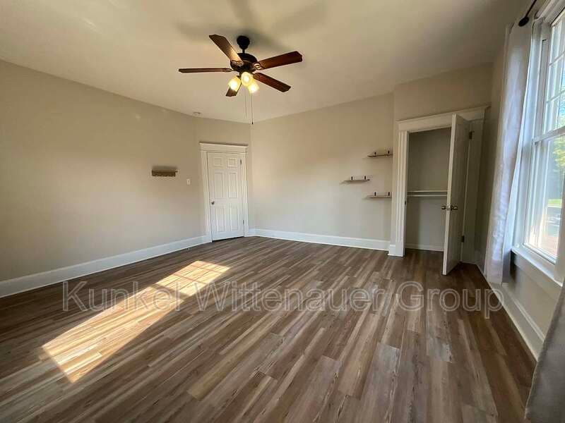 Belleville House: 7 Signal Hill Blvd