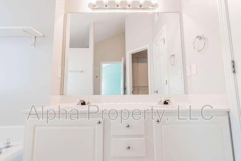 Greenville House: 7 Box Tree Way