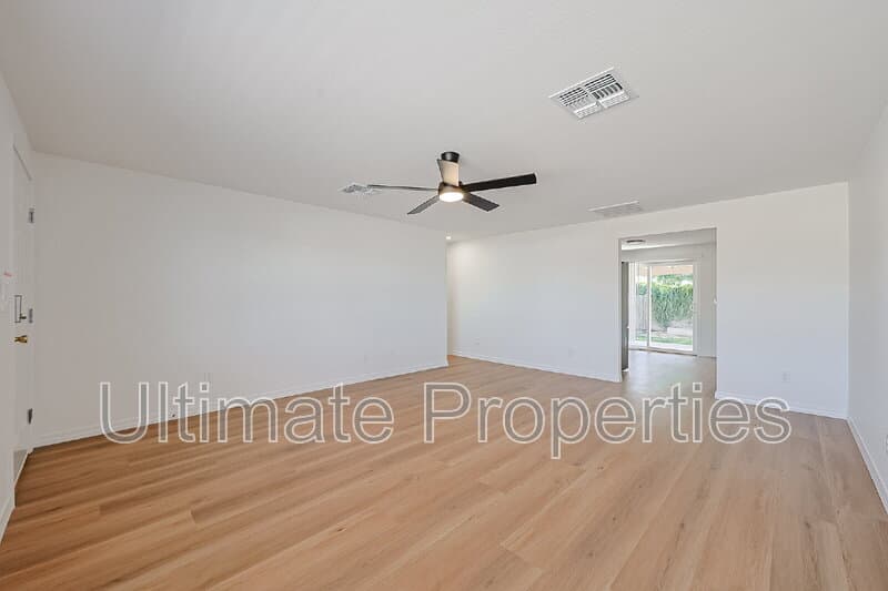 Phoenix House: 1619 W Pershing Ave