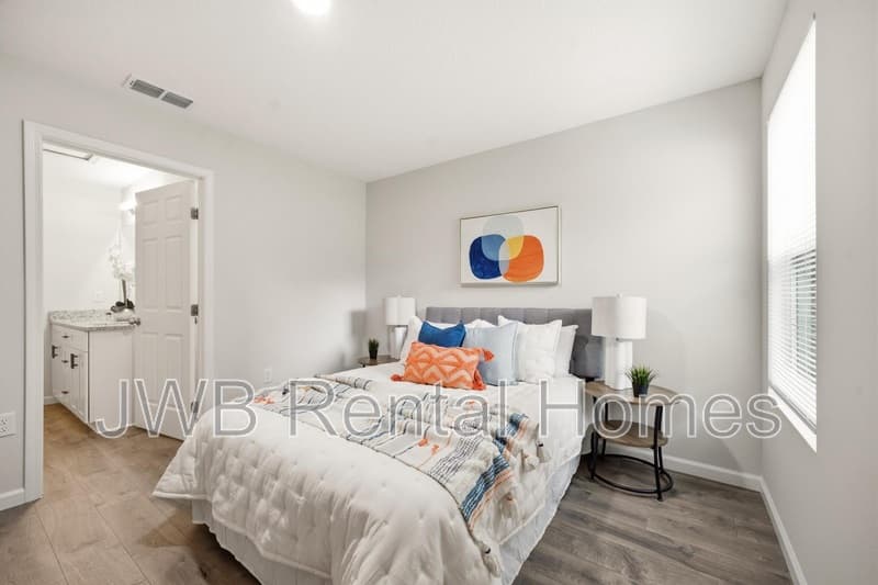 Jacksonville House: 9089 India Ave