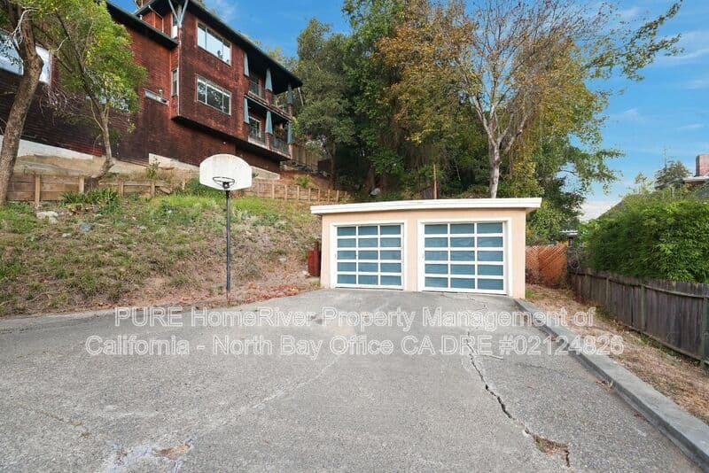 Mill Valley Condo: 10 & 12 Una Way