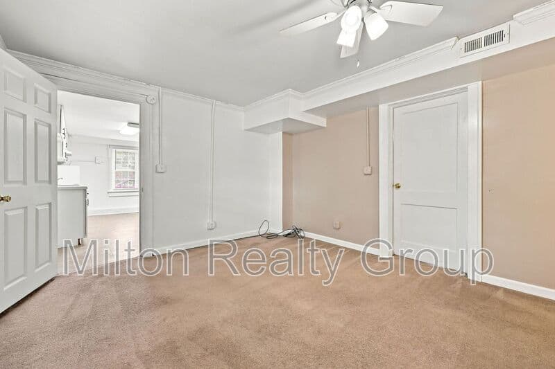 Four Oaks Condo: 101 E. Woodall St.