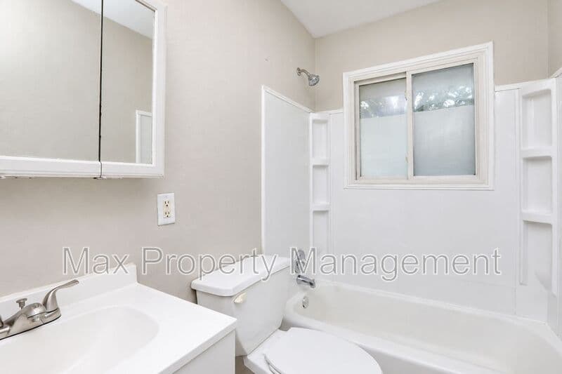 Des Moines House: 3426 SW 8th Street