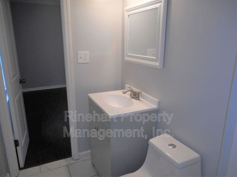 Rock Hill House: 1611 Fieldcrest Circle