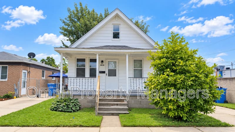 warren House: 8030 Chalmers Ave