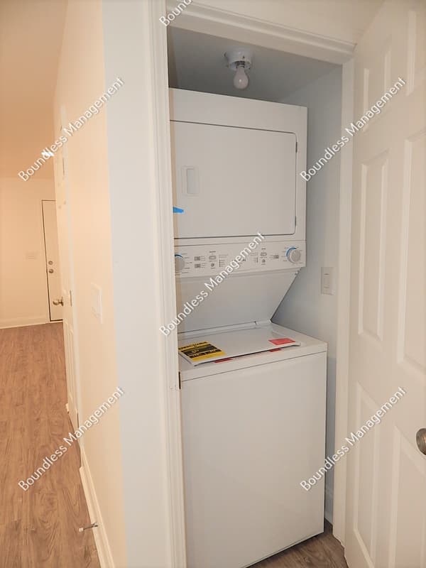 Atlanta House: 395 Westchester Blvd NW