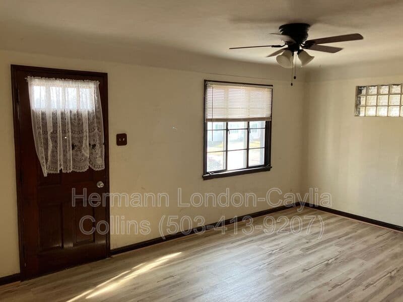 Saint Louis House: 5657 Sunbury Ave