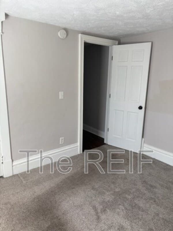 Lansing Condo: 513 North Magnolia Avenue 2nd Floor