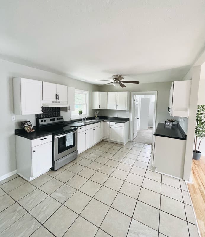 Fayetteville House: 1842 Dewsberry Place