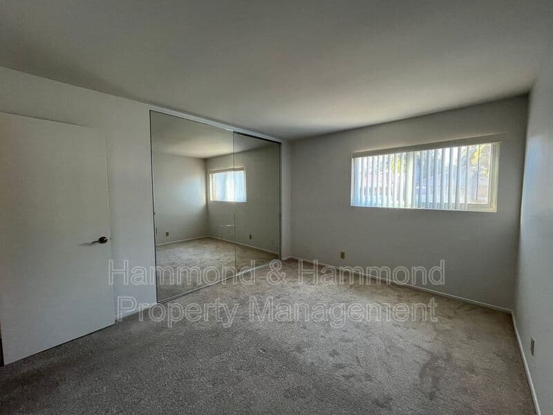 Thousand Oaks House: 832 Masterson Dr