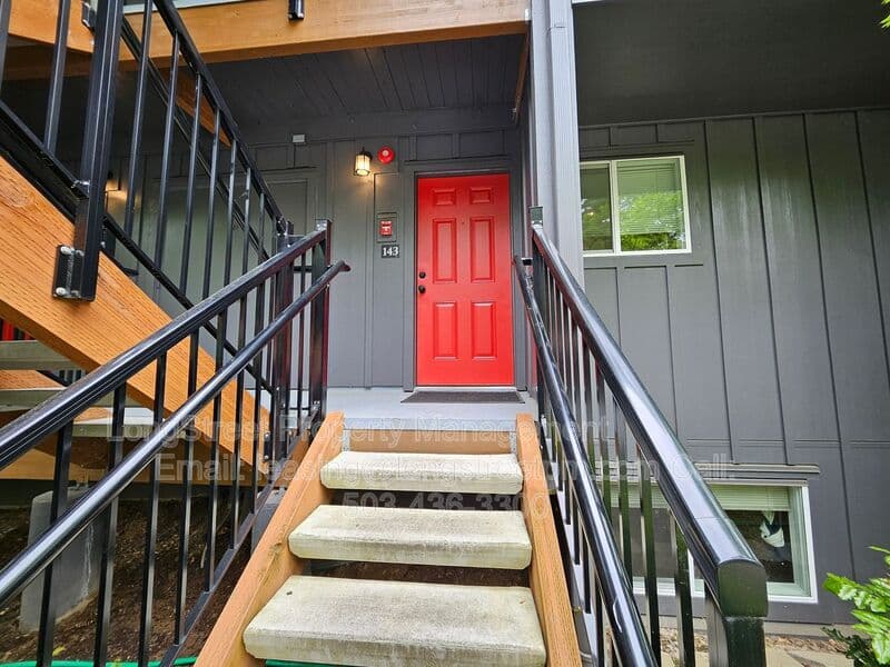Lake Oswego Townhome: 4 Touchstone Dr