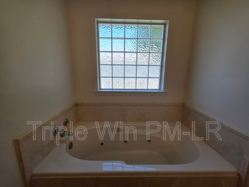 Cabot House: 26 Stonewood Drive
