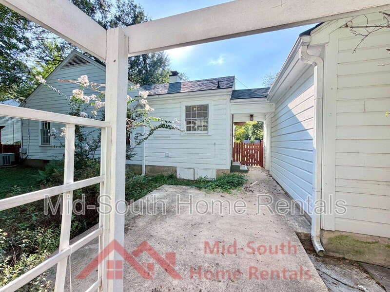 Memphis House: 594 South Graham Street