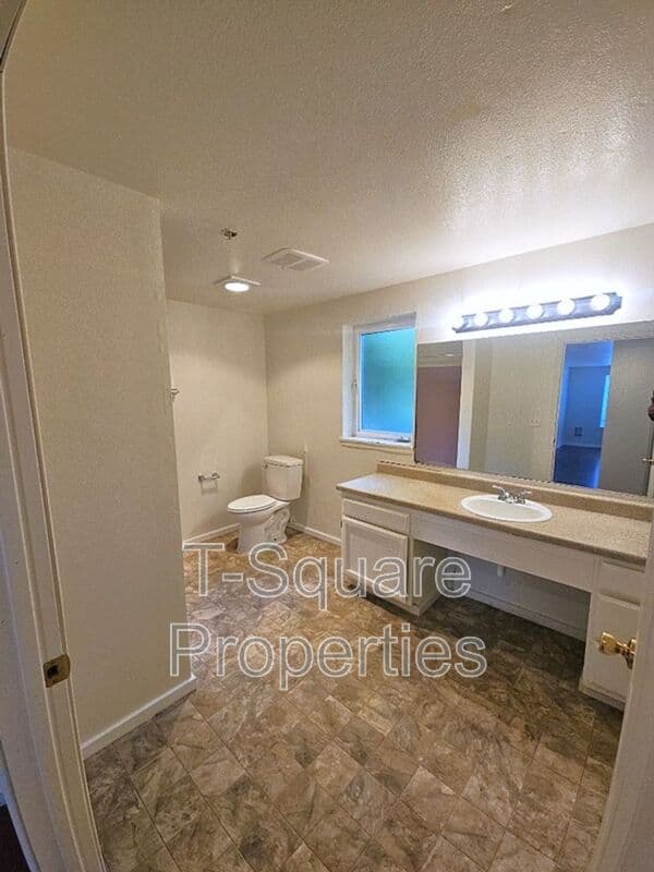 Seattle House: 7041 S 116th PL