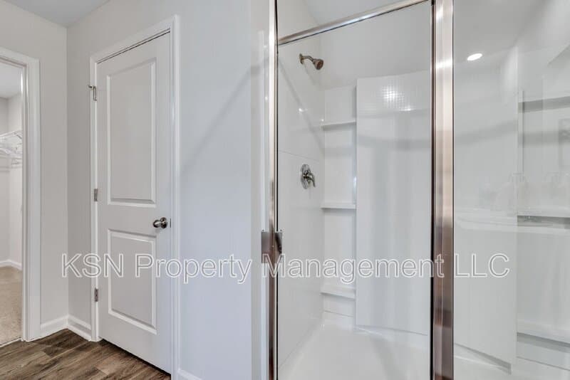 Bloomingdale House: 224 Skylark Rd