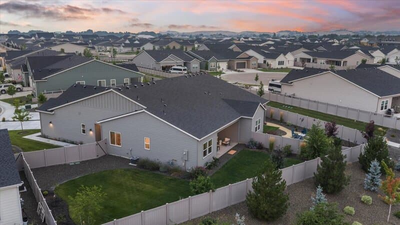 Star Townhome: 2218 North Leatherwood Avenue