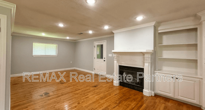 Sumrall House: 1007 Highway 42