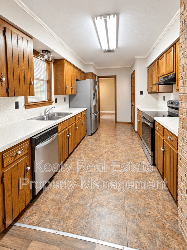 Lafayette House: 102 Crocus Lane