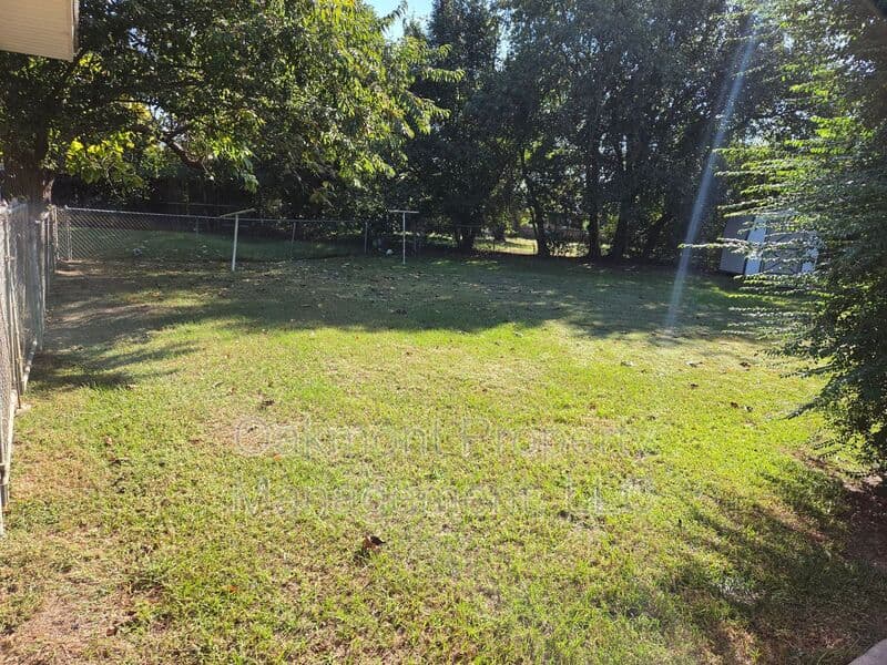 Fayetteville House: 7535 Hargrove Ct