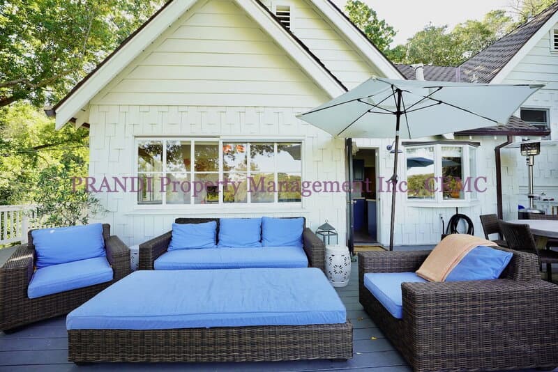 San Anselmo House: 124 Prospect Ave