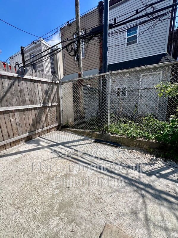 Philadelphia House: 124 E Wishart St