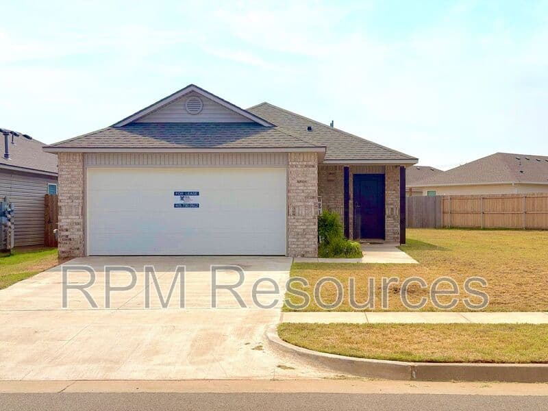 Yukon House: 12020 SW 32nd St
