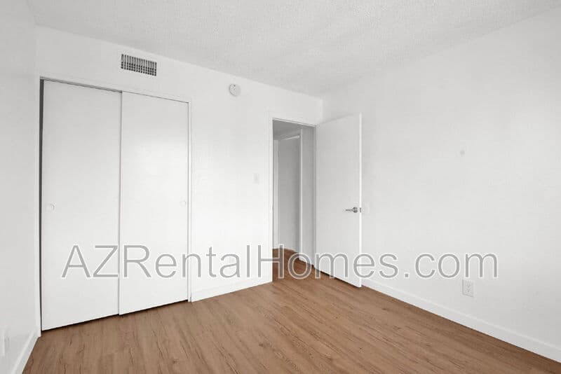 Phoenix Townhome: 4715 E Jones Ave