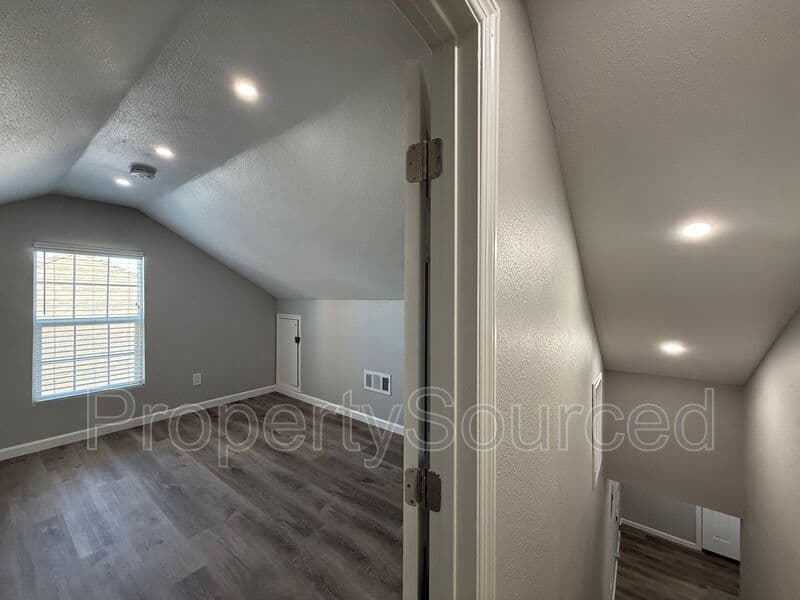 Manteca House: 807 W Yosemite