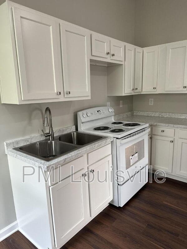 Louisville House: 226 N 26th St