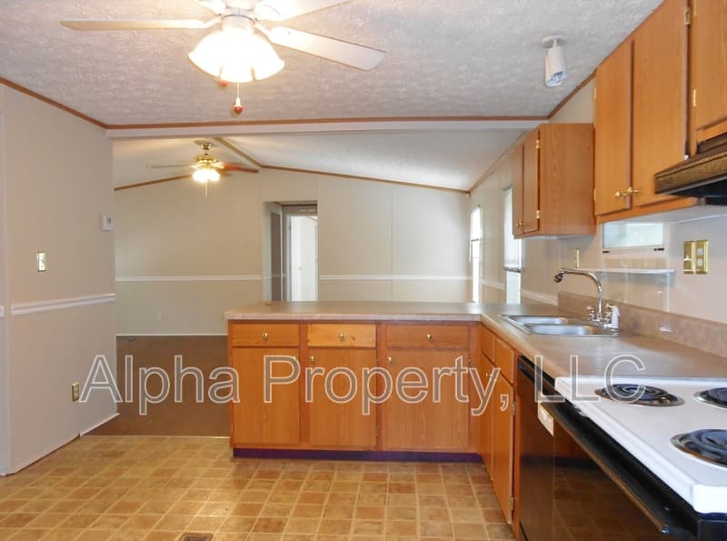 Spartanburg House: 1301 Carolina Country Club Road
