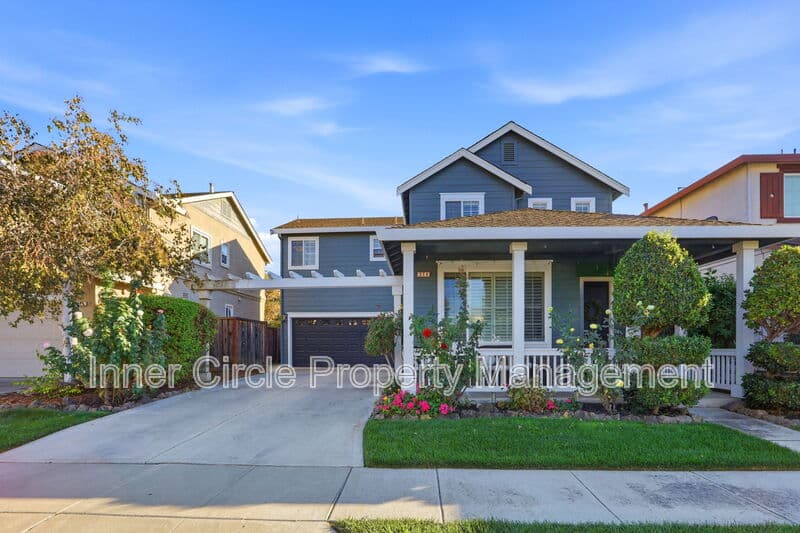 Brentwood House: 374 Olive Street
