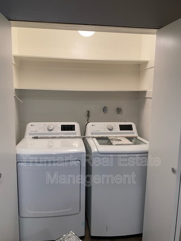 Glendale Condo: 412 N Kenwood St.