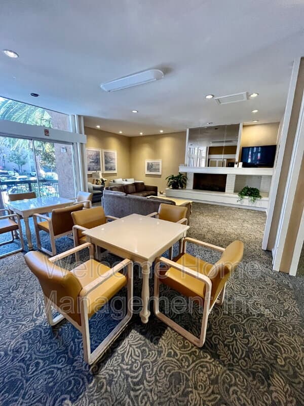 Walnut Creek House: 1240 Walker Ave