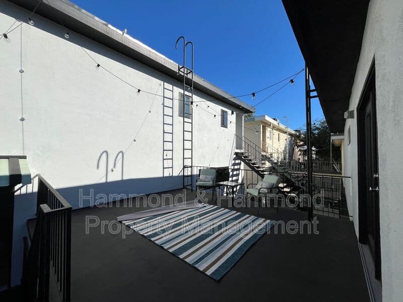 Van Nuys Condo: 5722 Woodman Ave.
