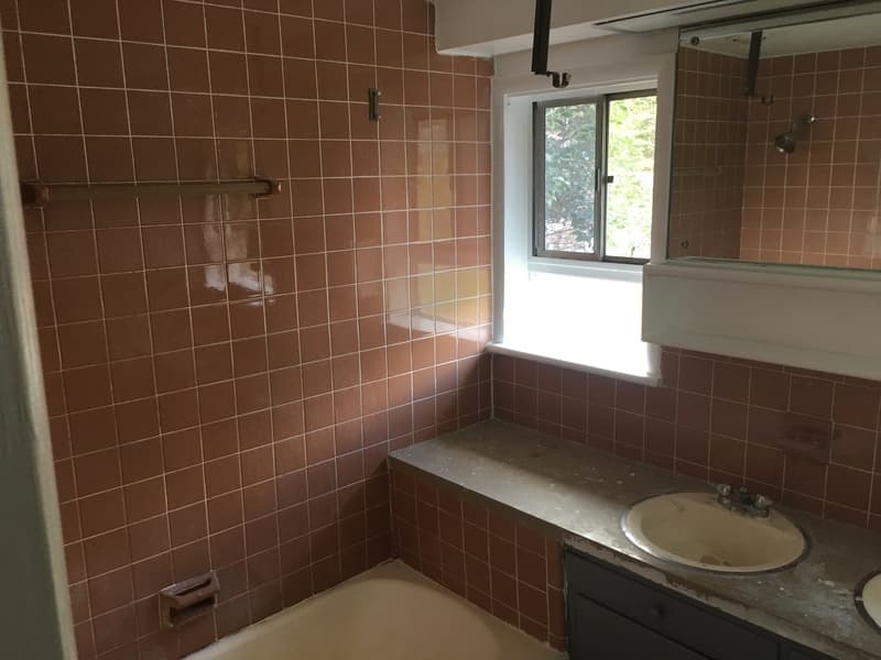 Monroe House: ROOM FOR RENT in Mini Mansion w/Pool (with utilities included)