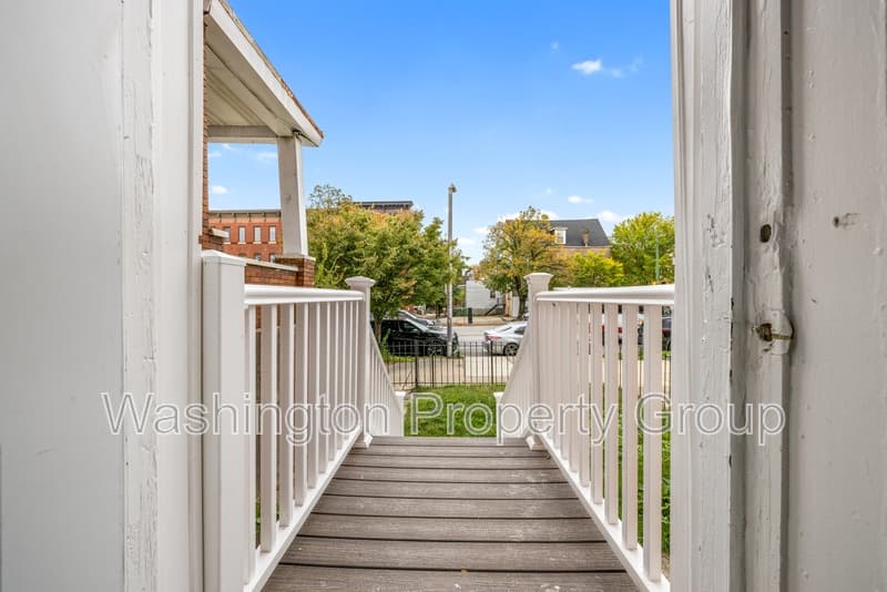 Baltimore House: 206 E 25th St