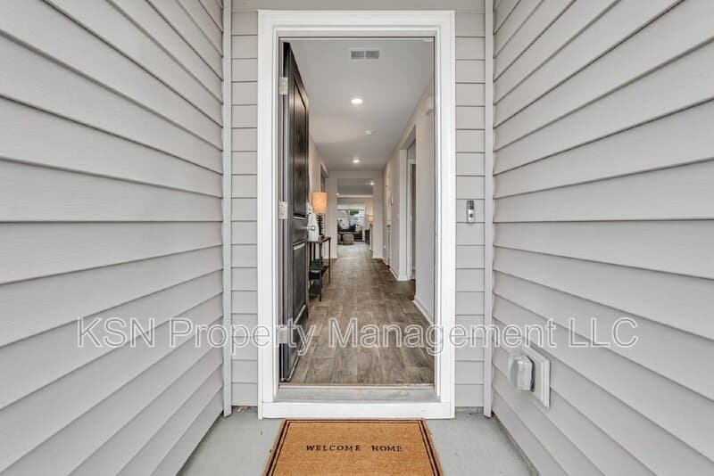 Bloomingdale House: 224 Skylark Rd