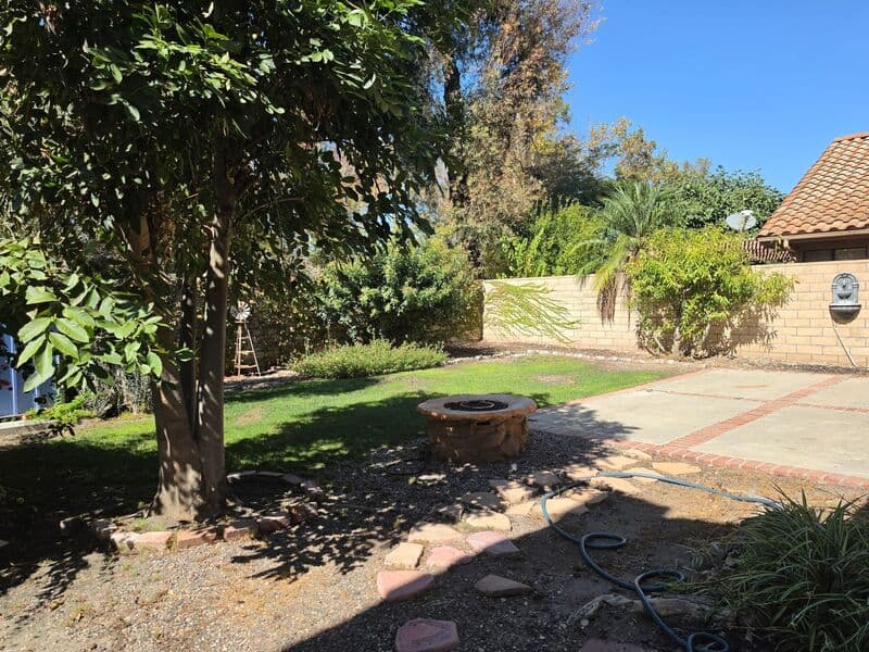 Irvine House: 25 Lucero West