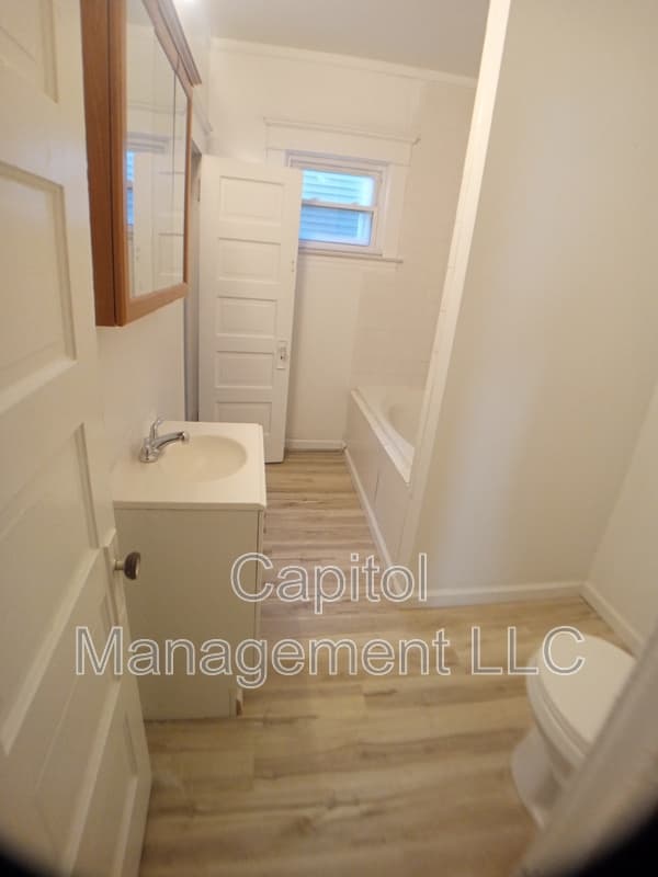 Lansing Condo: 220 W Lapeer St