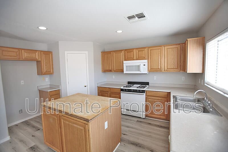 El Mirage House: 12413 W Willow Ave