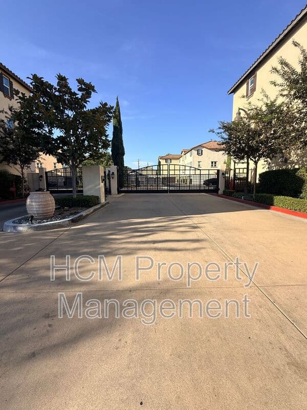 Santa Ana House: 120 S Pacific Ave