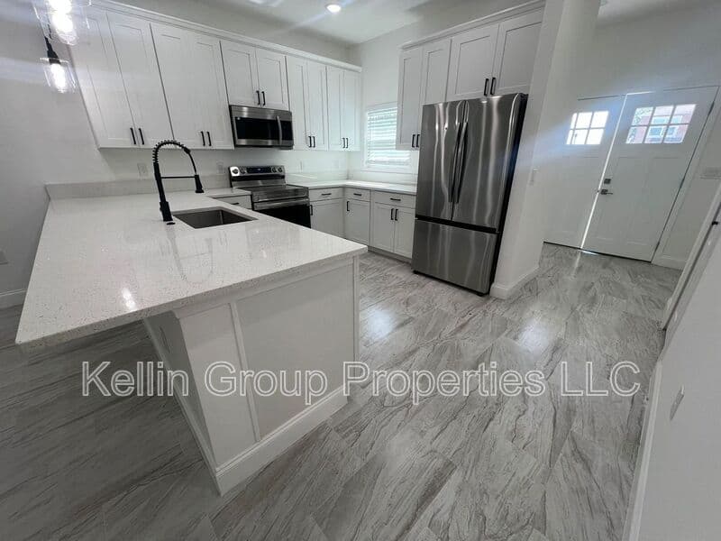 Winter Haven House: 2281 Whitley Ln