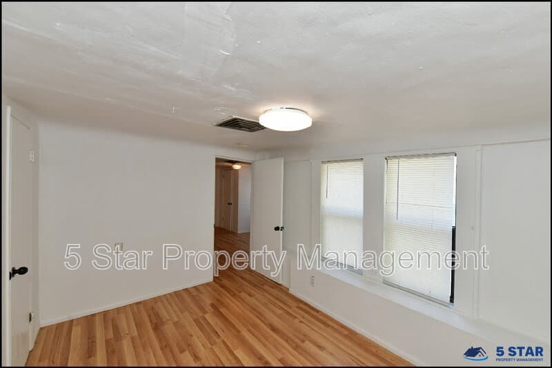 El Paso House: 7817 West Dr