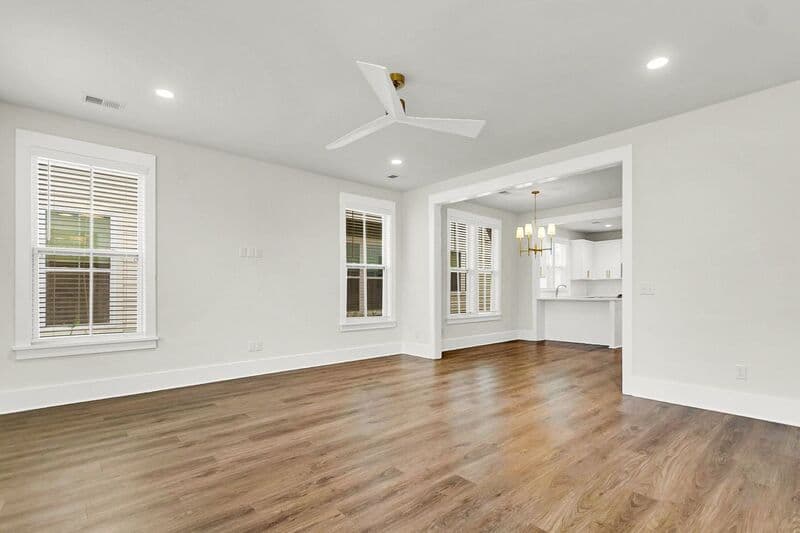 Summerville Townhome: 254 Symphony Ave