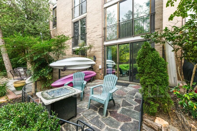 Reston House: 11475 Washington Plz W