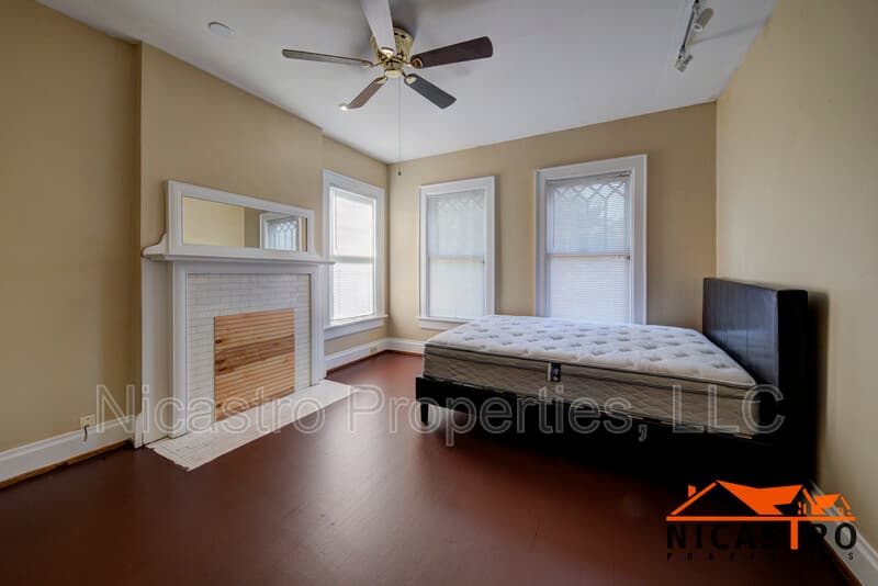 Columbus House: 184 E Frambes Avenue