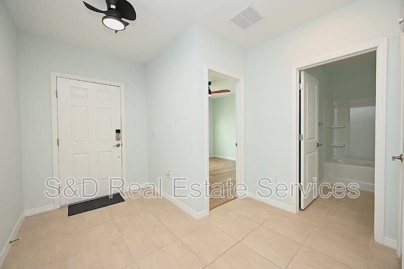 Lakeland House: 2028 Rosewood Cir