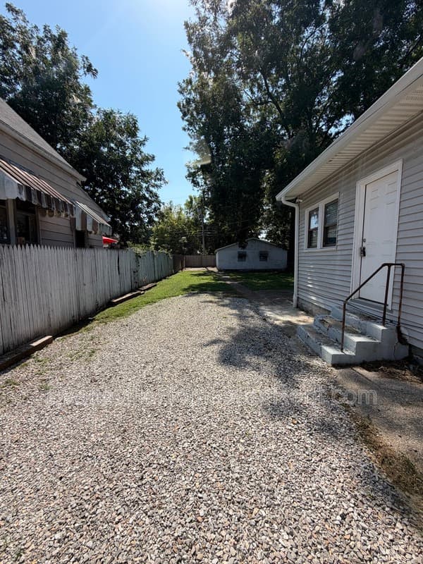 Evansville House: 2832 Dennison Street