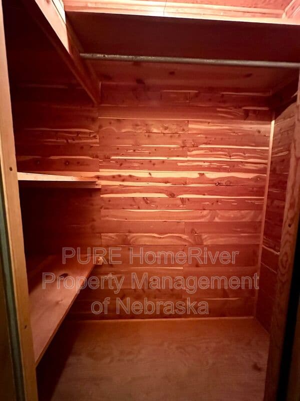 Omaha House: 12143 Ohern St