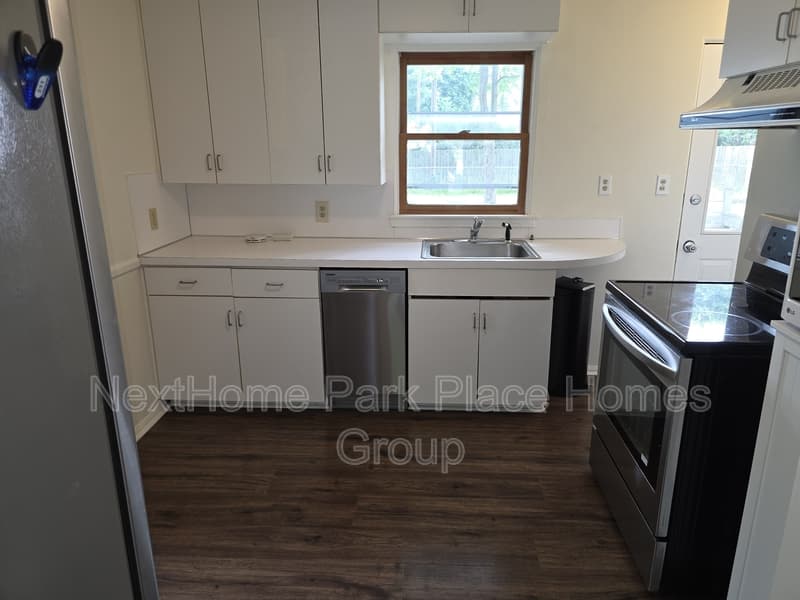 Midland House: 2908 Dartmouth Drive